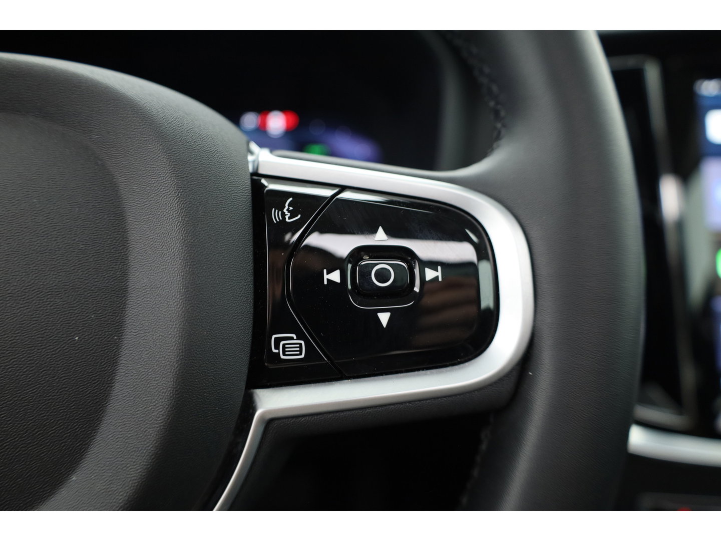 Volvo V60 2.0 T6 Plug-in hybrid AWD Plus Dark | Pano-dak | Head-up | 360 camera | Adap. Cruise | H&K Audio |