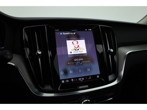 Volvo V60 2.0 T6 Plug-in hybrid AWD Plus Dark | Pano-dak | Head-up | 360 camera | Adap. Cruise | H&K Audio |
