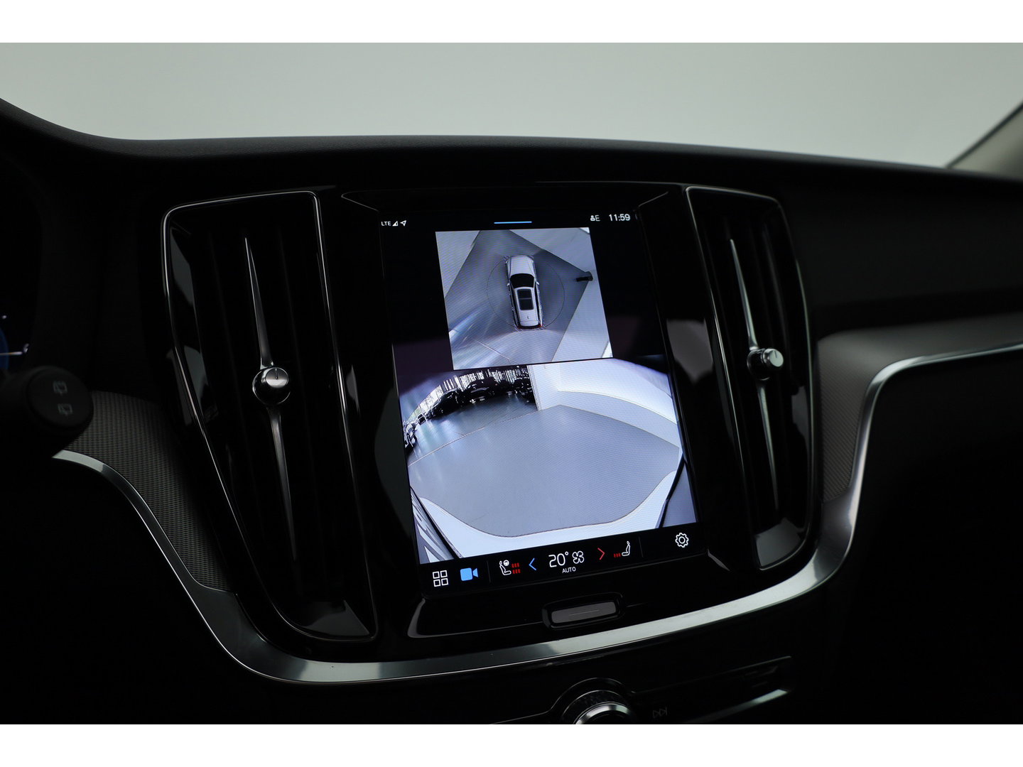 Volvo V60 2.0 T6 Plug-in hybrid AWD Plus Dark | Pano-dak | Head-up | 360 camera | Adap. Cruise | H&K Audio |