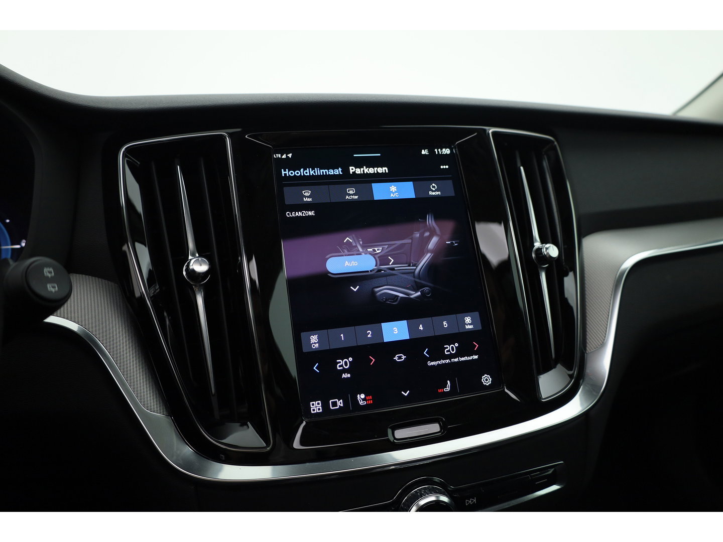 Volvo V60 2.0 T6 Plug-in hybrid AWD Plus Dark | Pano-dak | Head-up | 360 camera | Adap. Cruise | H&K Audio |