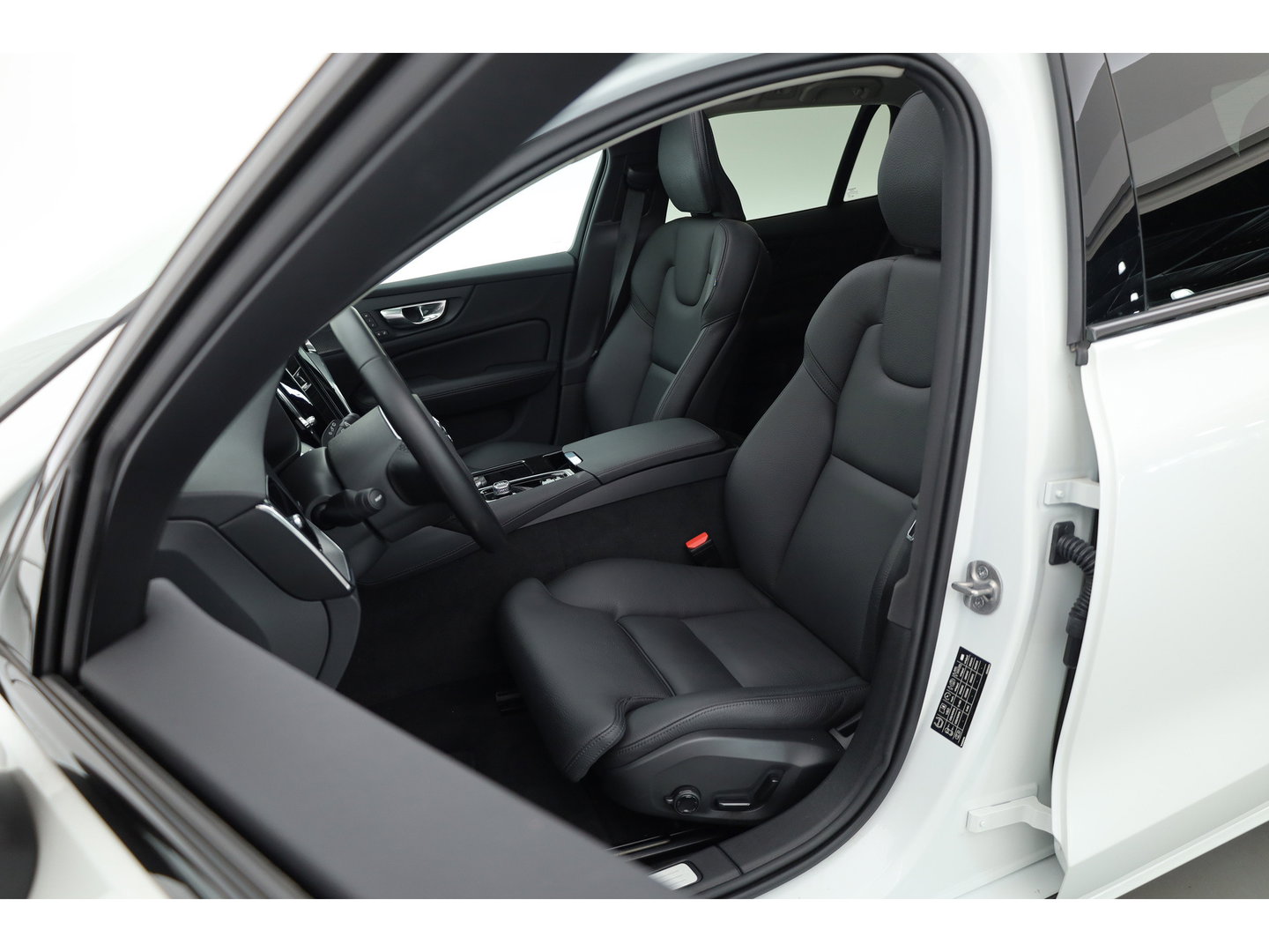 Volvo V60 2.0 T6 Plug-in hybrid AWD Plus Dark | Pano-dak | Head-up | 360 camera | Adap. Cruise | H&K Audio |