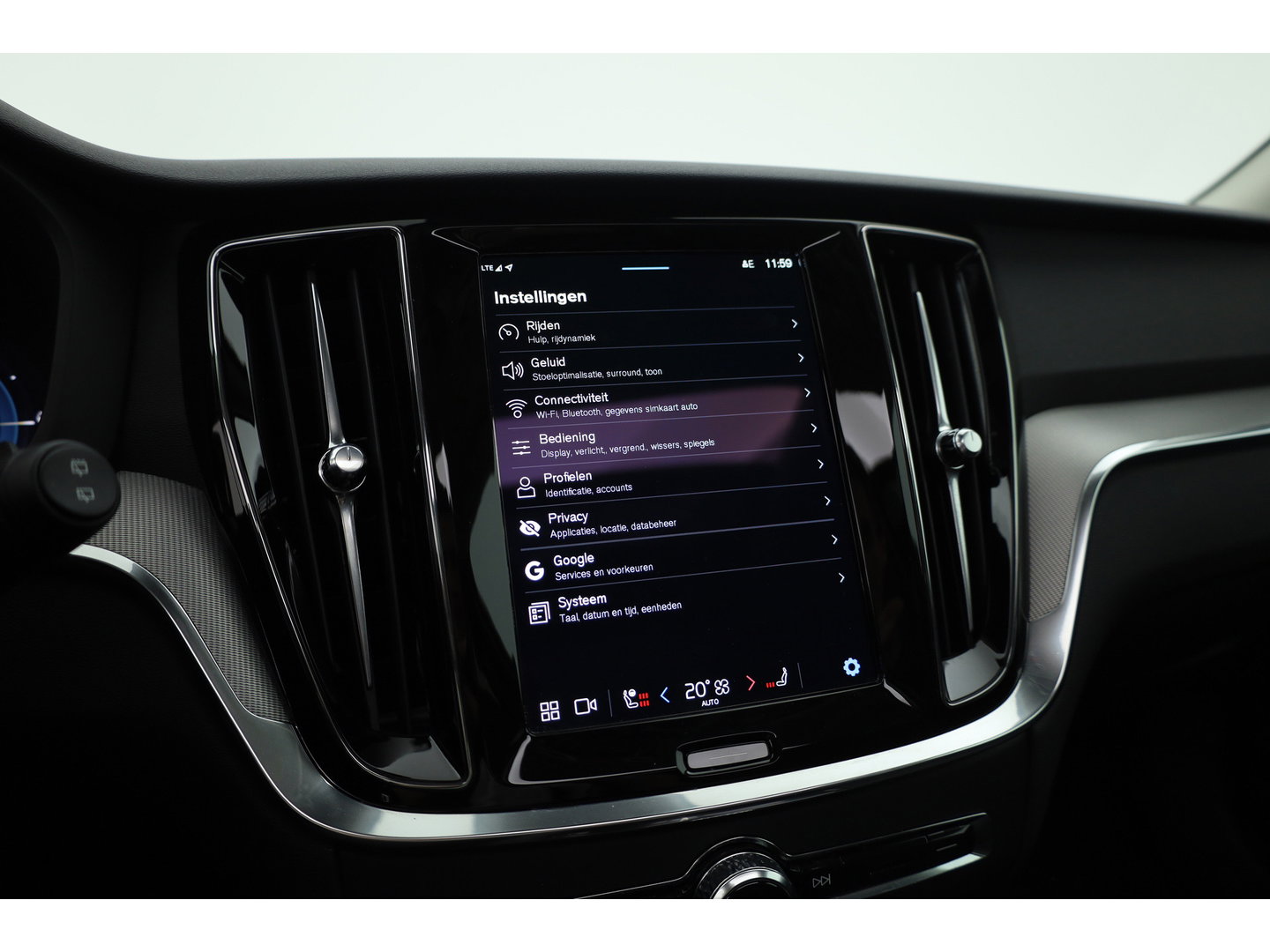 Volvo V60 2.0 T6 Plug-in hybrid AWD Plus Dark | Pano-dak | Head-up | 360 camera | Adap. Cruise | H&K Audio |