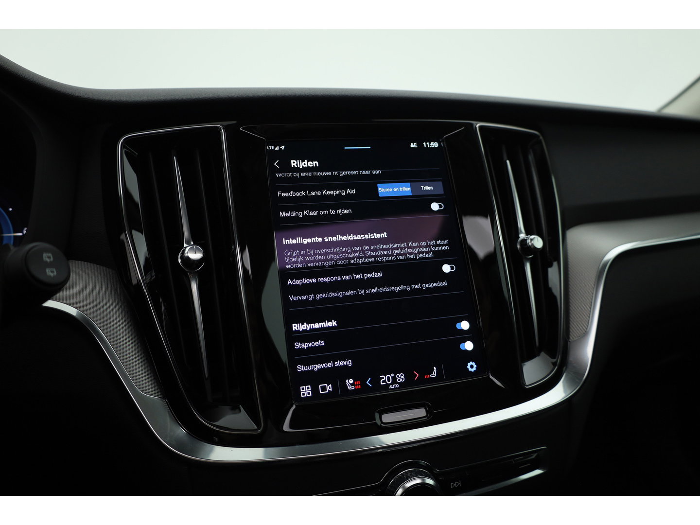 Volvo V60 2.0 T6 Plug-in hybrid AWD Plus Dark | Pano-dak | Head-up | 360 camera | Adap. Cruise | H&K Audio |