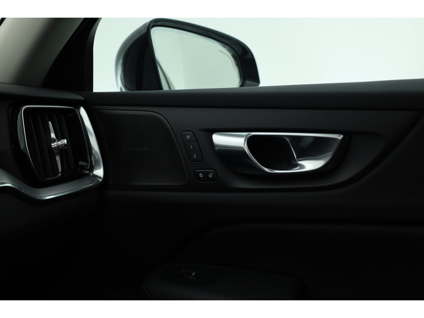 Volvo V60 2.0 T6 Plug-in hybrid AWD Plus Dark | Pano-dak | Head-up | 360 camera | Adap. Cruise | H&K Audio |