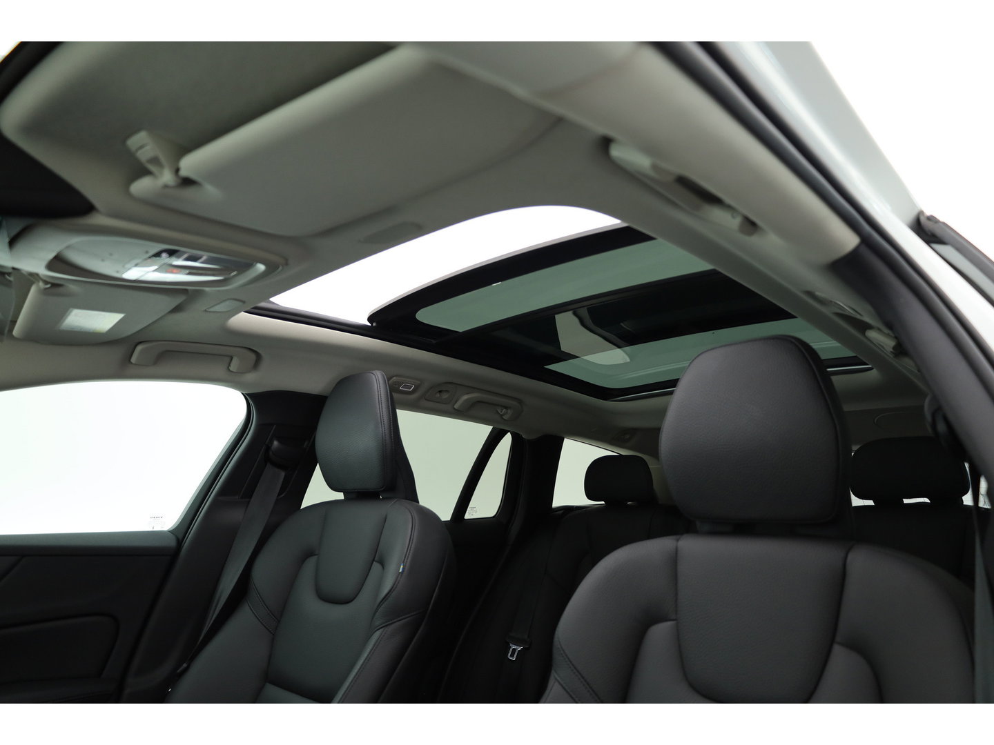 Volvo V60 2.0 T6 Plug-in hybrid AWD Plus Dark | Pano-dak | Head-up | 360 camera | Adap. Cruise | H&K Audio |