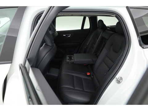 Volvo V60 2.0 T6 Plug-in hybrid AWD Plus Dark | Pano-dak | Head-up | 360 camera | Adap. Cruise | H&K Audio |