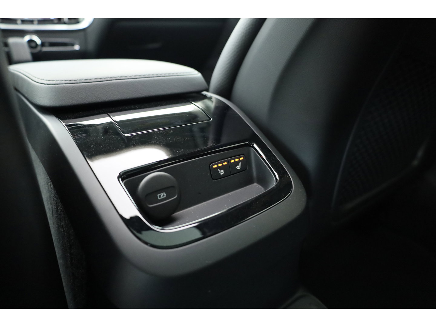 Volvo V60 2.0 T6 Plug-in hybrid AWD Plus Dark | Pano-dak | Head-up | 360 camera | Adap. Cruise | H&K Audio |