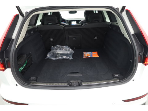 Volvo V60 2.0 T6 Plug-in hybrid AWD Plus Dark | Pano-dak | Head-up | 360 camera | Adap. Cruise | H&K Audio |
