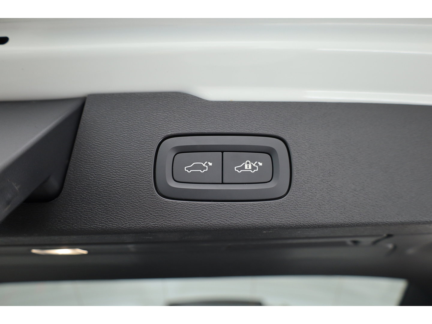 Volvo V60 2.0 T6 Plug-in hybrid AWD Plus Dark | Pano-dak | Head-up | 360 camera | Adap. Cruise | H&K Audio |