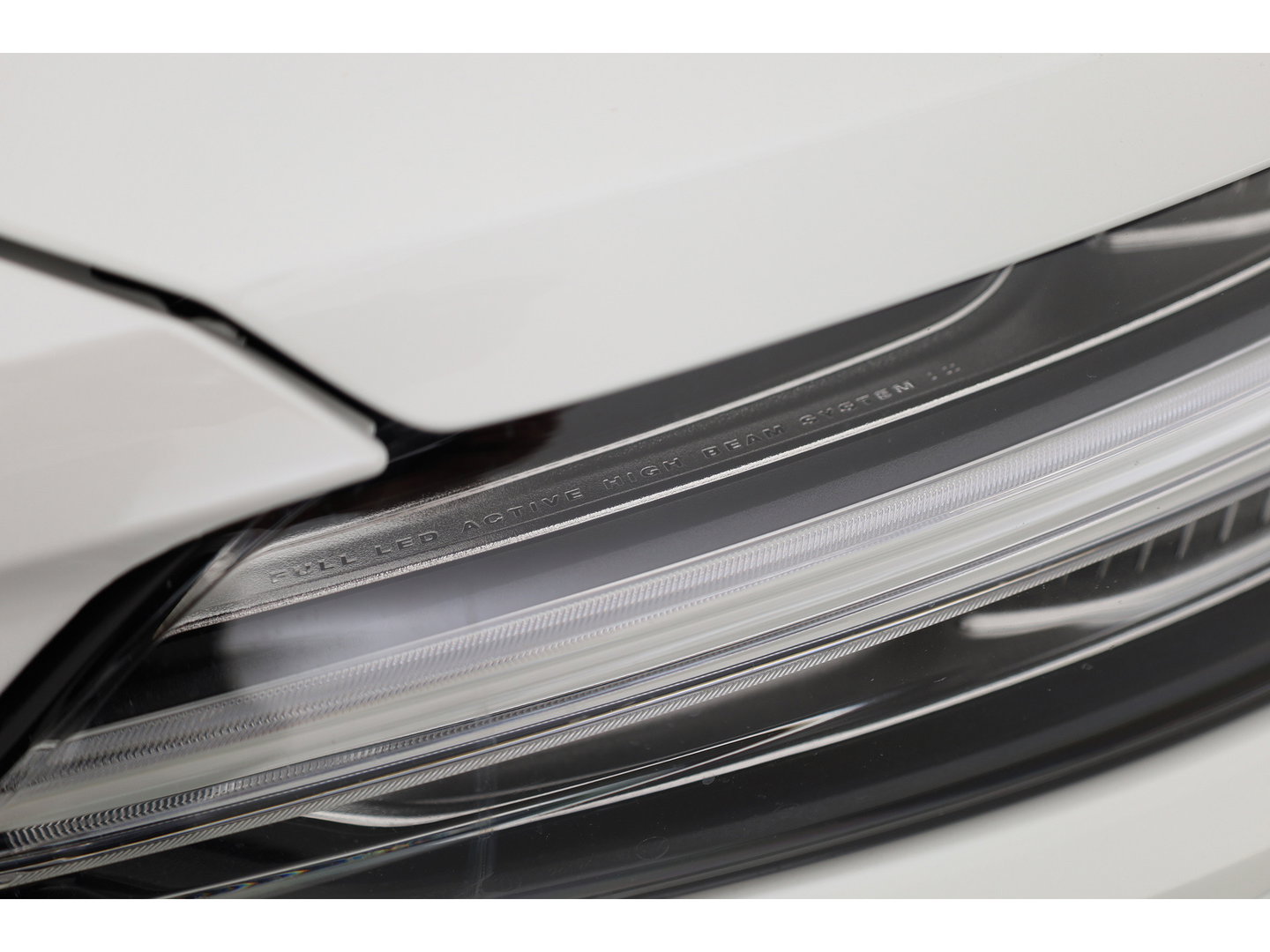 Volvo V60 2.0 T6 Plug-in hybrid AWD Plus Dark | Pano-dak | Head-up | 360 camera | Adap. Cruise | H&K Audio |