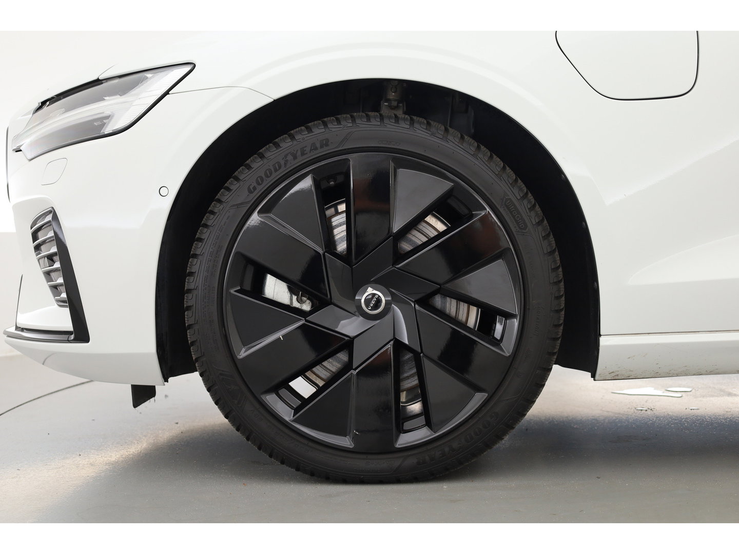 Volvo V60 2.0 T6 Plug-in hybrid AWD Plus Dark | Pano-dak | Head-up | 360 camera | Adap. Cruise | H&K Audio |