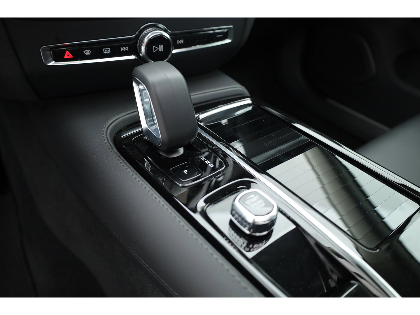 Volvo V60 2.0 T6 Plug-in hybrid AWD Plus Dark | Pano-dak | Head-up | 360 camera | Adap. Cruise | H&K Audio |