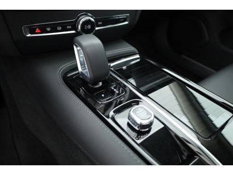 Volvo V60 2.0 T6 Plug-in hybrid AWD Plus Dark | Pano-dak | Head-up | 360 camera | Adap. Cruise | H&K Audio |