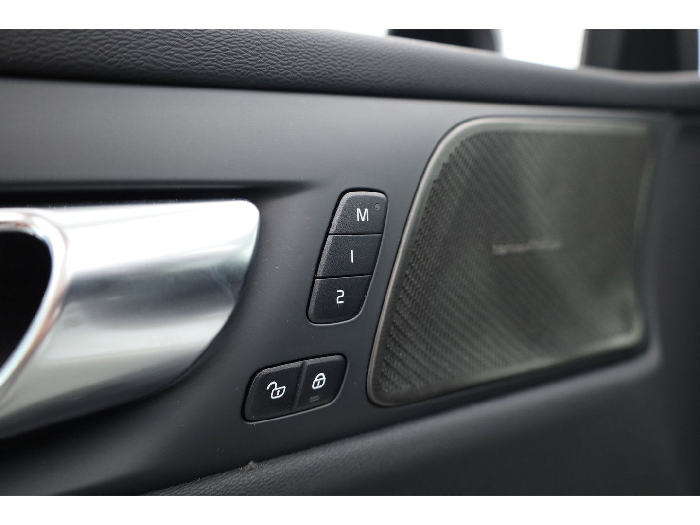 Volvo V60 2.0 T6 Plug-in hybrid AWD Plus Dark | Pano-dak | Head-up | 360 camera | Adap. Cruise | H&K Audio |