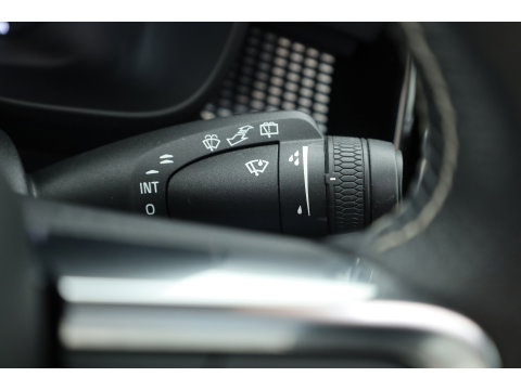 Volvo XC40 1.5 T5 Recharge R-Design | Pano-dak | Harman/ Kardon | 360 camera | Stoel + stuurverw. | Dode hoek | 20 inch |