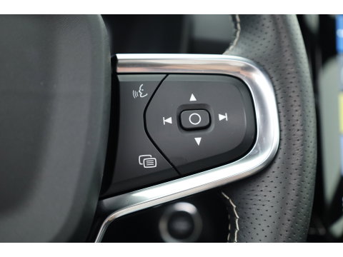 Volvo XC40 1.5 T5 Recharge R-Design | Pano-dak | Harman/ Kardon | 360 camera | Stoel + stuurverw. | Dode hoek | 20 inch |