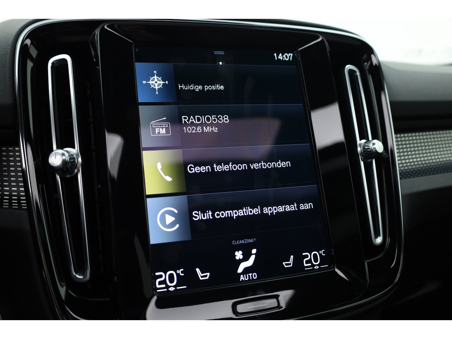 Volvo XC40 1.5 T5 Recharge R-Design | Pano-dak | Harman/ Kardon | 360 camera | Stoel + stuurverw. | Dode hoek | 20 inch |