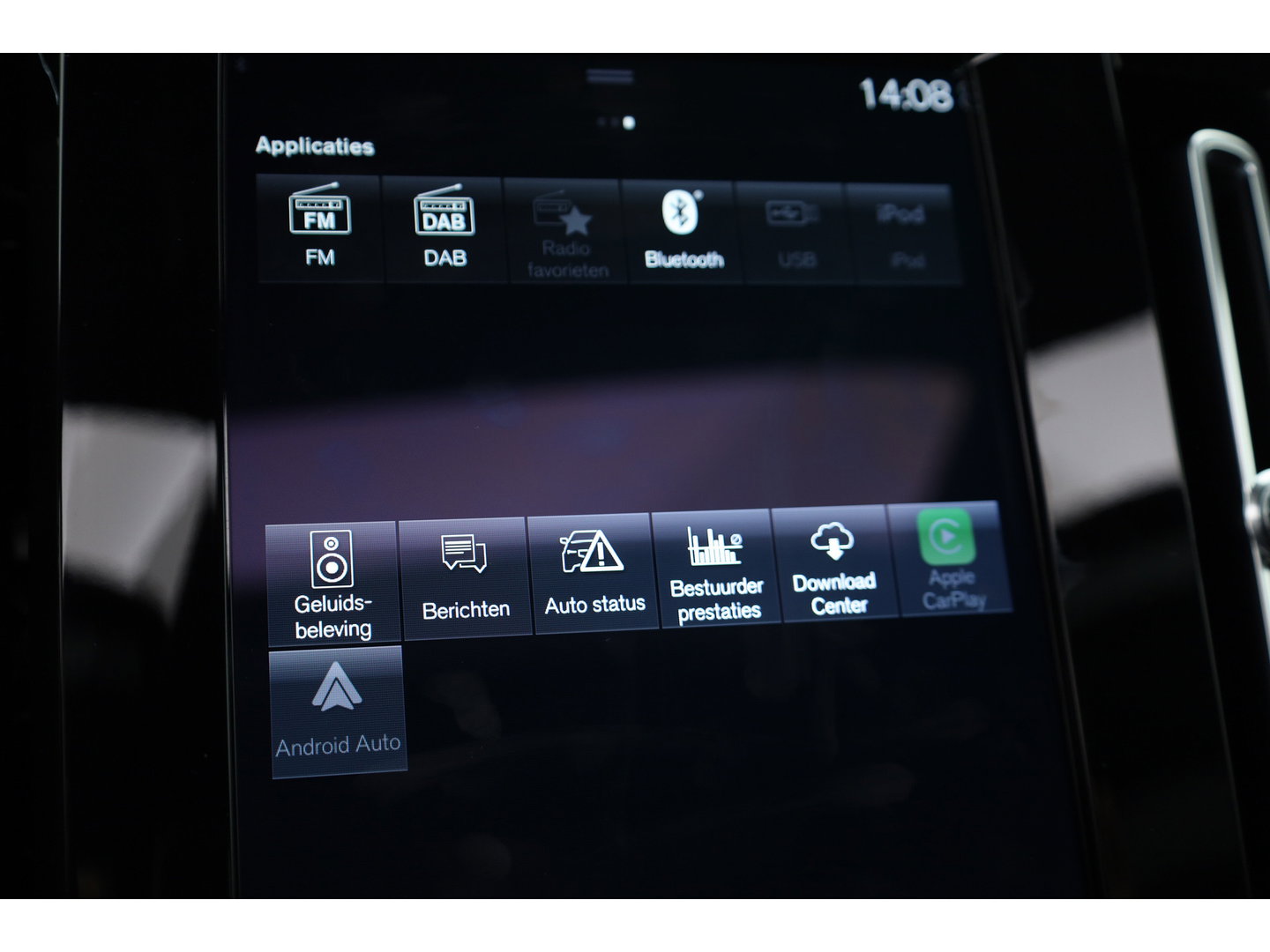 Volvo XC40 1.5 T5 Recharge R-Design | Pano-dak | Harman/ Kardon | 360 camera | Stoel + stuurverw. | Dode hoek | 20 inch |
