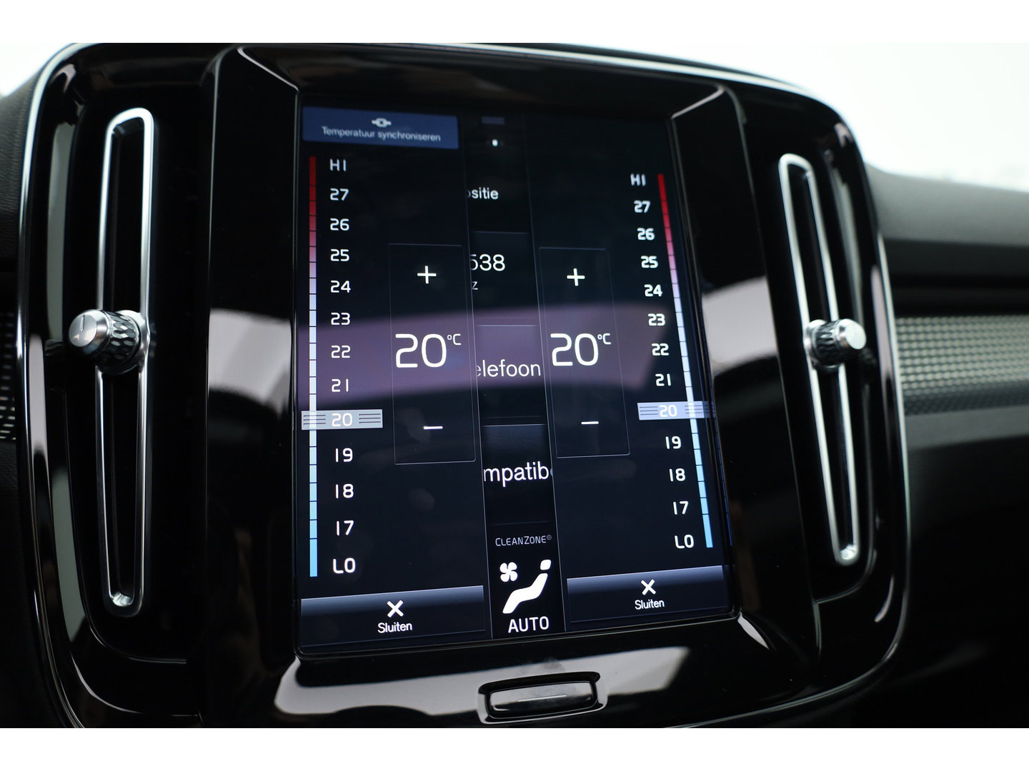 Volvo XC40 1.5 T5 Recharge R-Design | Pano-dak | Harman/ Kardon | 360 camera | Stoel + stuurverw. | Dode hoek | 20 inch |