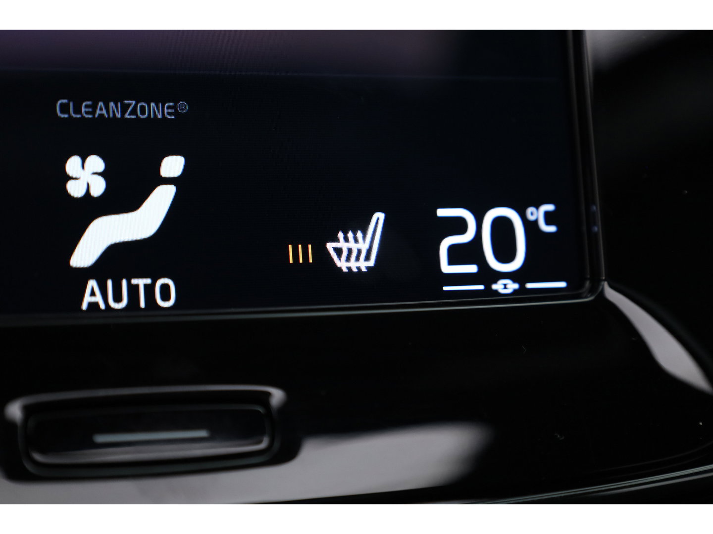 Volvo XC40 1.5 T5 Recharge R-Design | Pano-dak | Harman/ Kardon | 360 camera | Stoel + stuurverw. | Dode hoek | 20 inch |