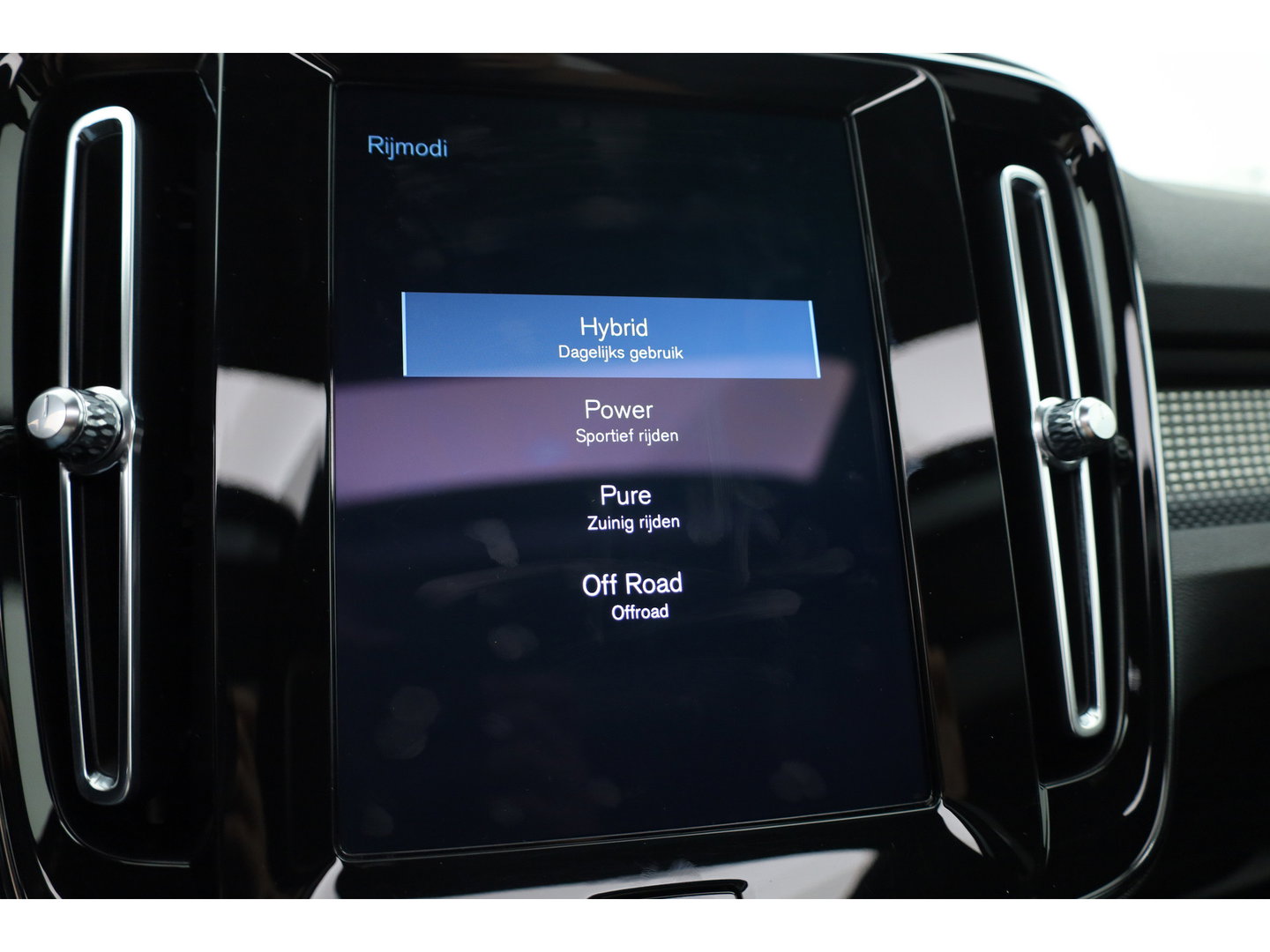 Volvo XC40 1.5 T5 Recharge R-Design | Pano-dak | Harman/ Kardon | 360 camera | Stoel + stuurverw. | Dode hoek | 20 inch |