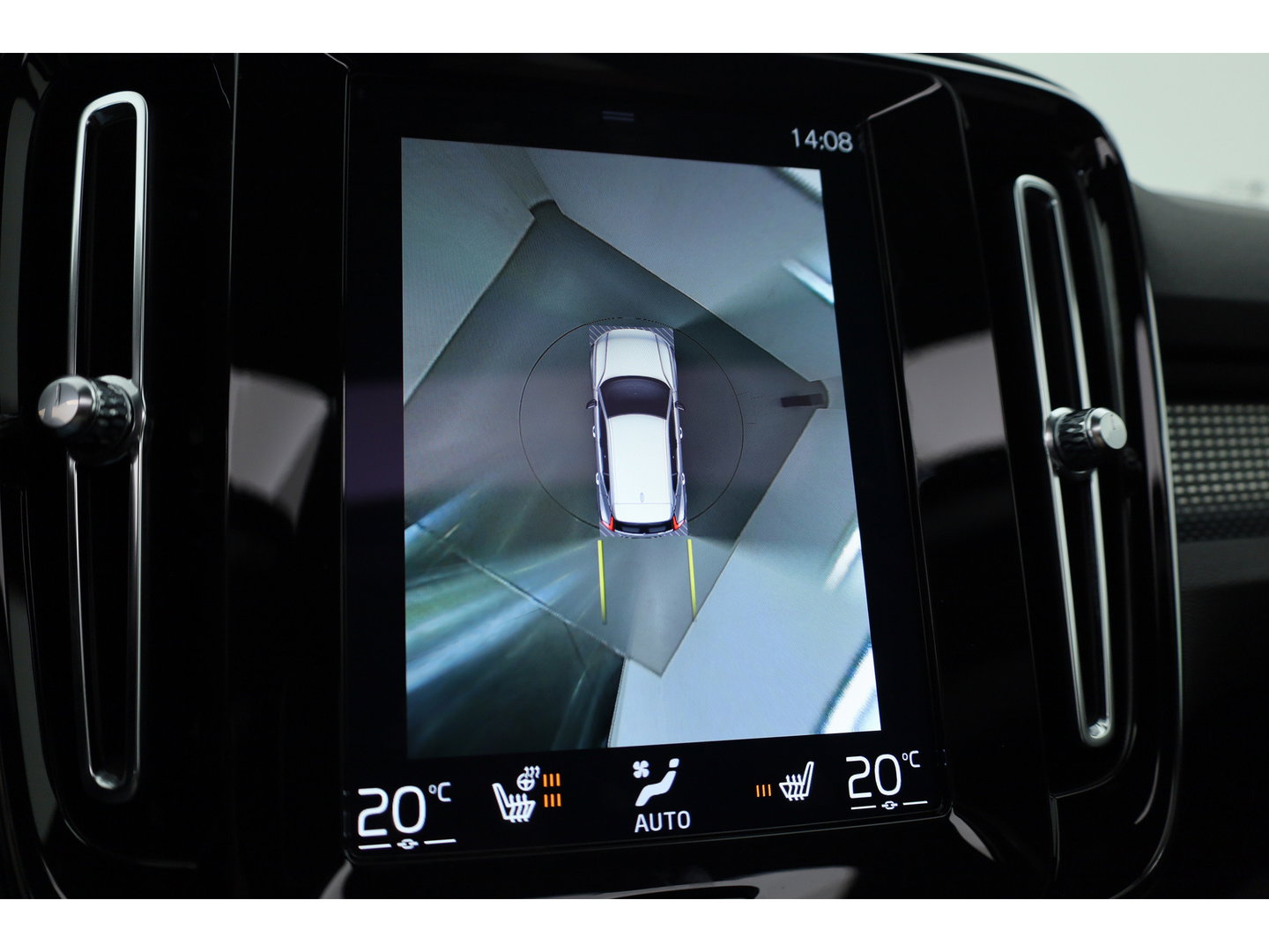 Volvo XC40 1.5 T5 Recharge R-Design | Pano-dak | Harman/ Kardon | 360 camera | Stoel + stuurverw. | Dode hoek | 20 inch |