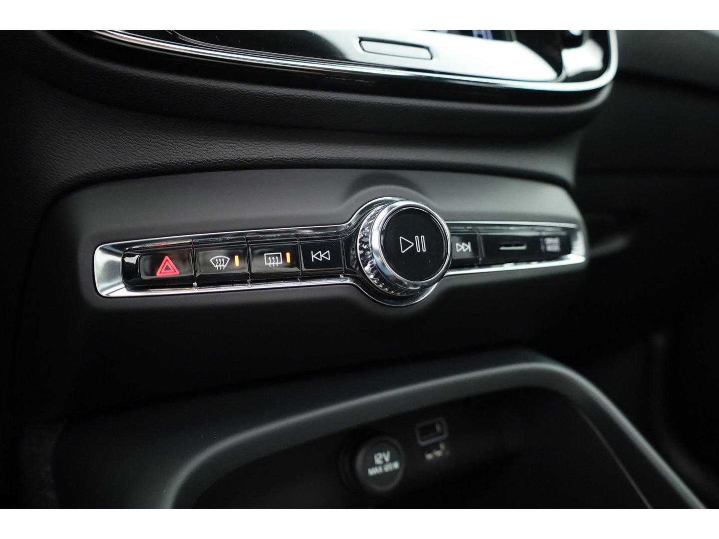 Volvo XC40 1.5 T5 Recharge R-Design | Pano-dak | Harman/ Kardon | 360 camera | Stoel + stuurverw. | Dode hoek | 20 inch |