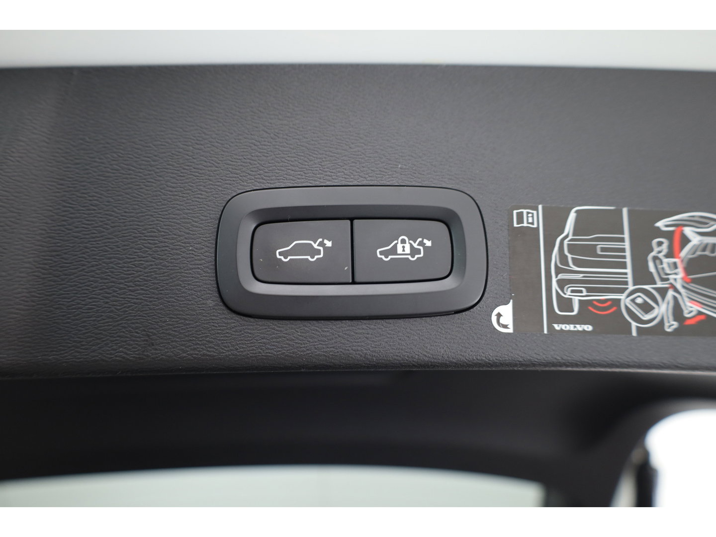 Volvo XC40 1.5 T5 Recharge R-Design | Pano-dak | Harman/ Kardon | 360 camera | Stoel + stuurverw. | Dode hoek | 20 inch |
