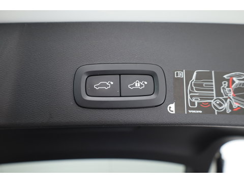 Volvo XC40 1.5 T5 Recharge R-Design | Pano-dak | Harman/ Kardon | 360 camera | Stoel + stuurverw. | Dode hoek | 20 inch |