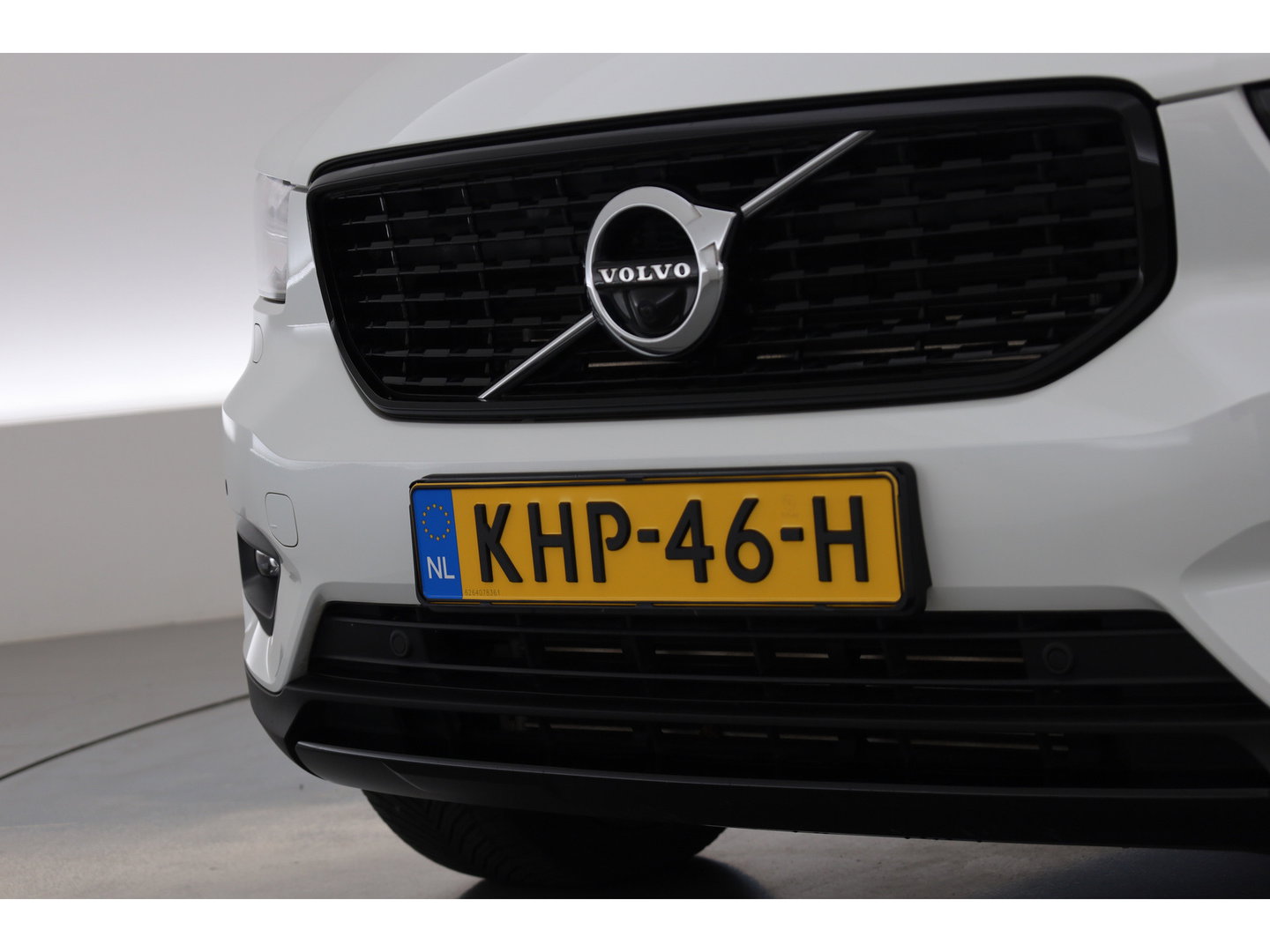 Volvo XC40 1.5 T5 Recharge R-Design | Pano-dak | Harman/ Kardon | 360 camera | Stoel + stuurverw. | Dode hoek | 20 inch |