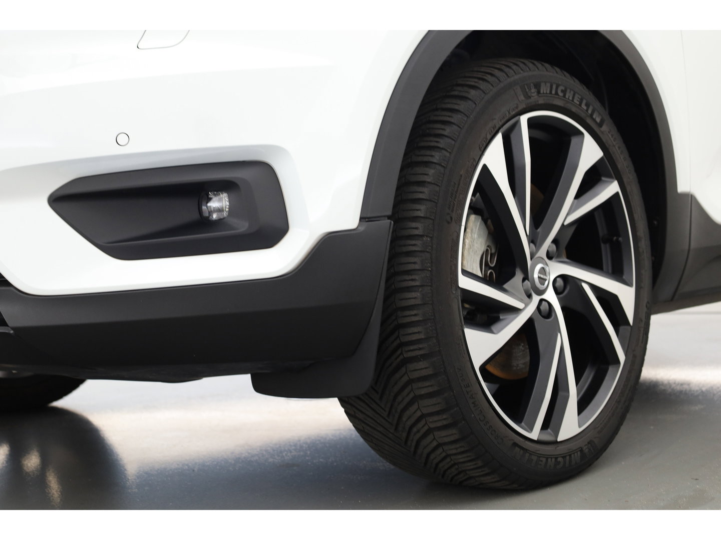 Volvo XC40 1.5 T5 Recharge R-Design | Pano-dak | Harman/ Kardon | 360 camera | Stoel + stuurverw. | Dode hoek | 20 inch |