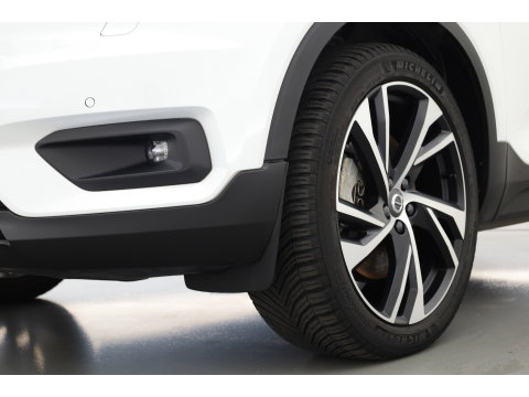 Volvo XC40 1.5 T5 Recharge R-Design | Pano-dak | Harman/ Kardon | 360 camera | Stoel + stuurverw. | Dode hoek | 20 inch |