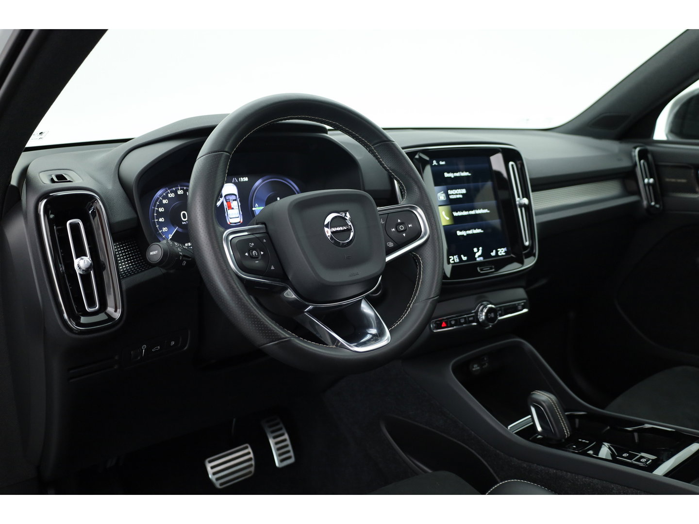 Volvo XC40 1.5 T5 Recharge R-Design | Pano-dak | Harman/ Kardon | 360 camera | Stoel + stuurverw. | Dode hoek | 20 inch |