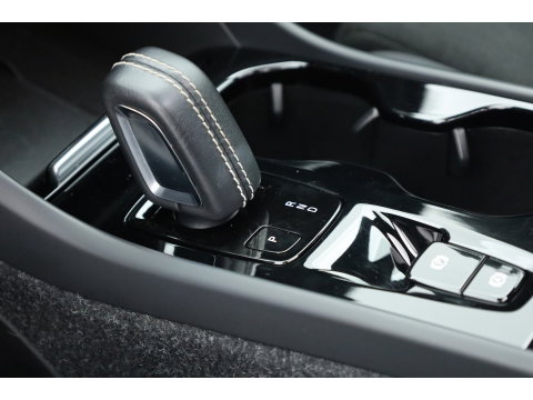 Volvo XC40 1.5 T5 Recharge R-Design | Pano-dak | Harman/ Kardon | 360 camera | Stoel + stuurverw. | Dode hoek | 20 inch |