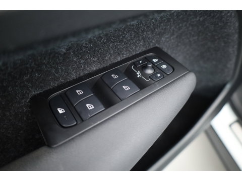 Volvo XC40 1.5 T5 Recharge R-Design | Pano-dak | Harman/ Kardon | 360 camera | Stoel + stuurverw. | Dode hoek | 20 inch |