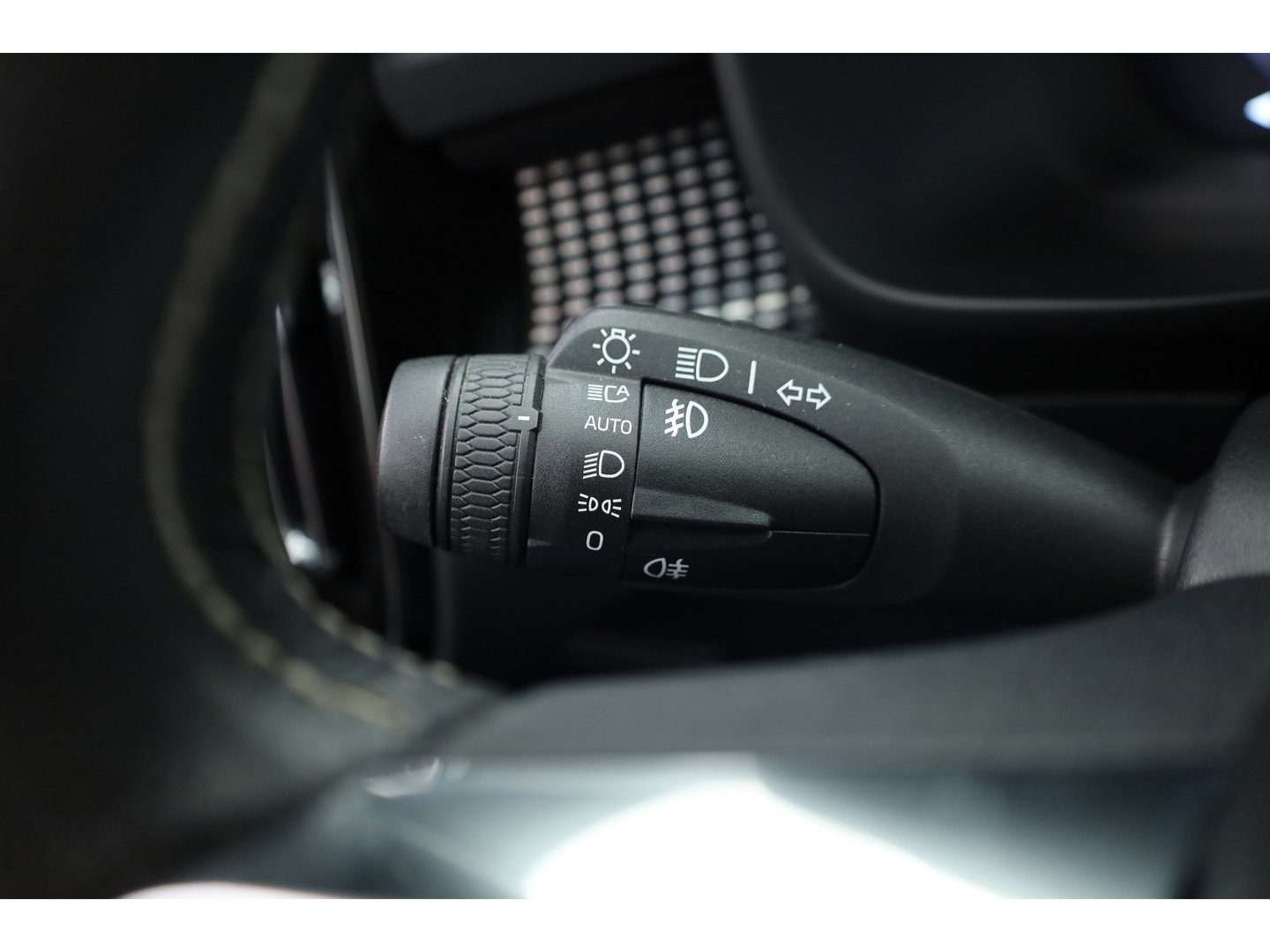 Volvo XC40 1.5 T5 Recharge R-Design | Pano-dak | Harman/ Kardon | 360 camera | Stoel + stuurverw. | Dode hoek | 20 inch |