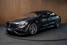 Mercedes-Benz S-Klasse - Coupé AMG 63 4Matic Panorama Nightvision HUD Burmester MB Parfum Stoelventilatie Niveauregeling Softclose 20'' LM velgen Distronic 360 Camera Keyless Navi Leer PTS Massagestoelen Memory seats Elektr. verstelbare stuur Elektr. achterklep