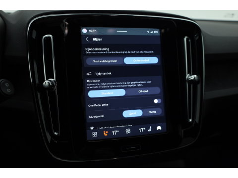 Volvo XC40 Recharge Core 70 kWh | SOH 94% | Warmte pomp | Camera | Stoel + Stuurverw. | Google |