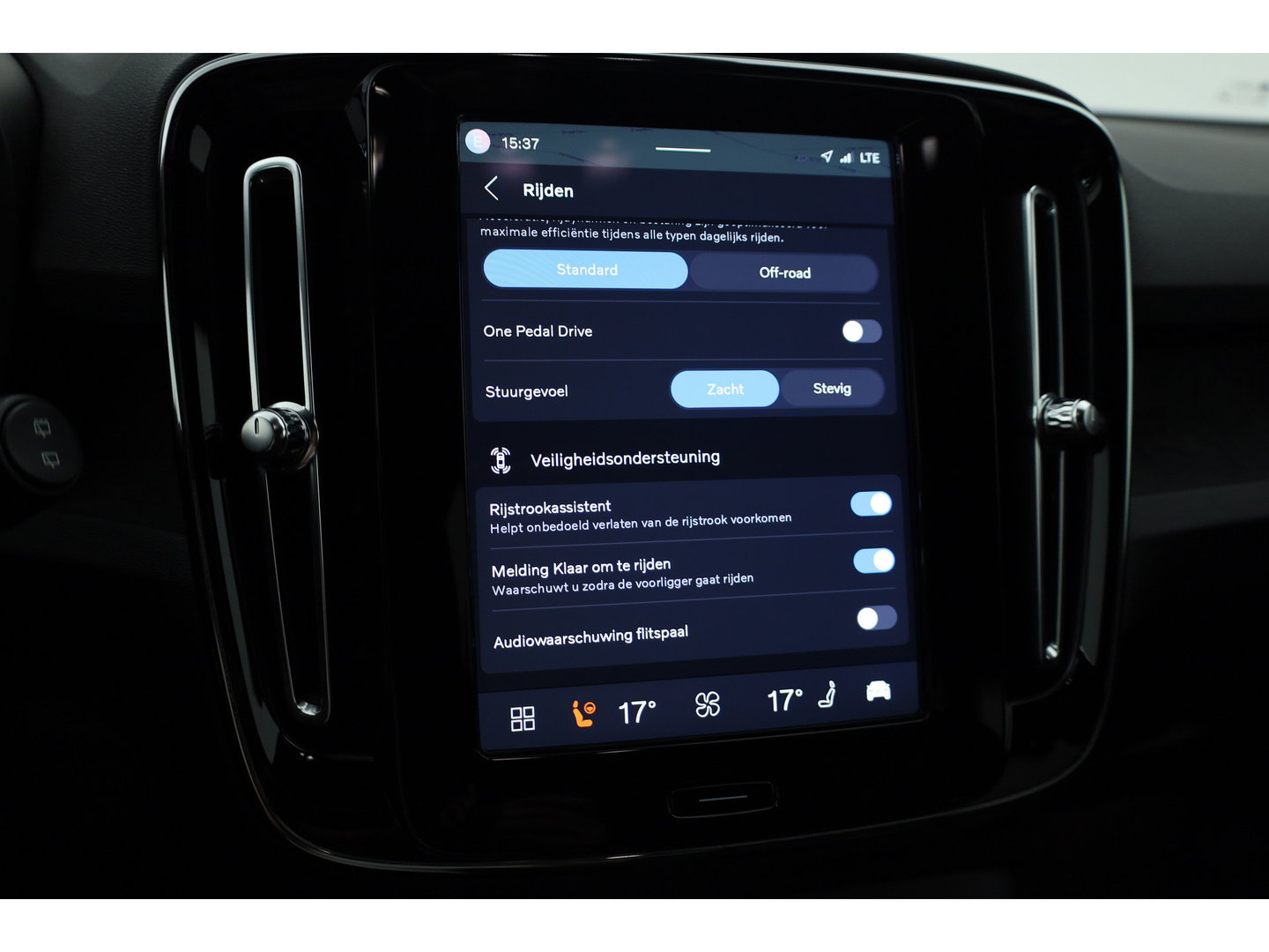 Volvo XC40 Recharge Core 70 kWh | SOH 94% | Warmte pomp | Camera | Stoel + Stuurverw. | Google |