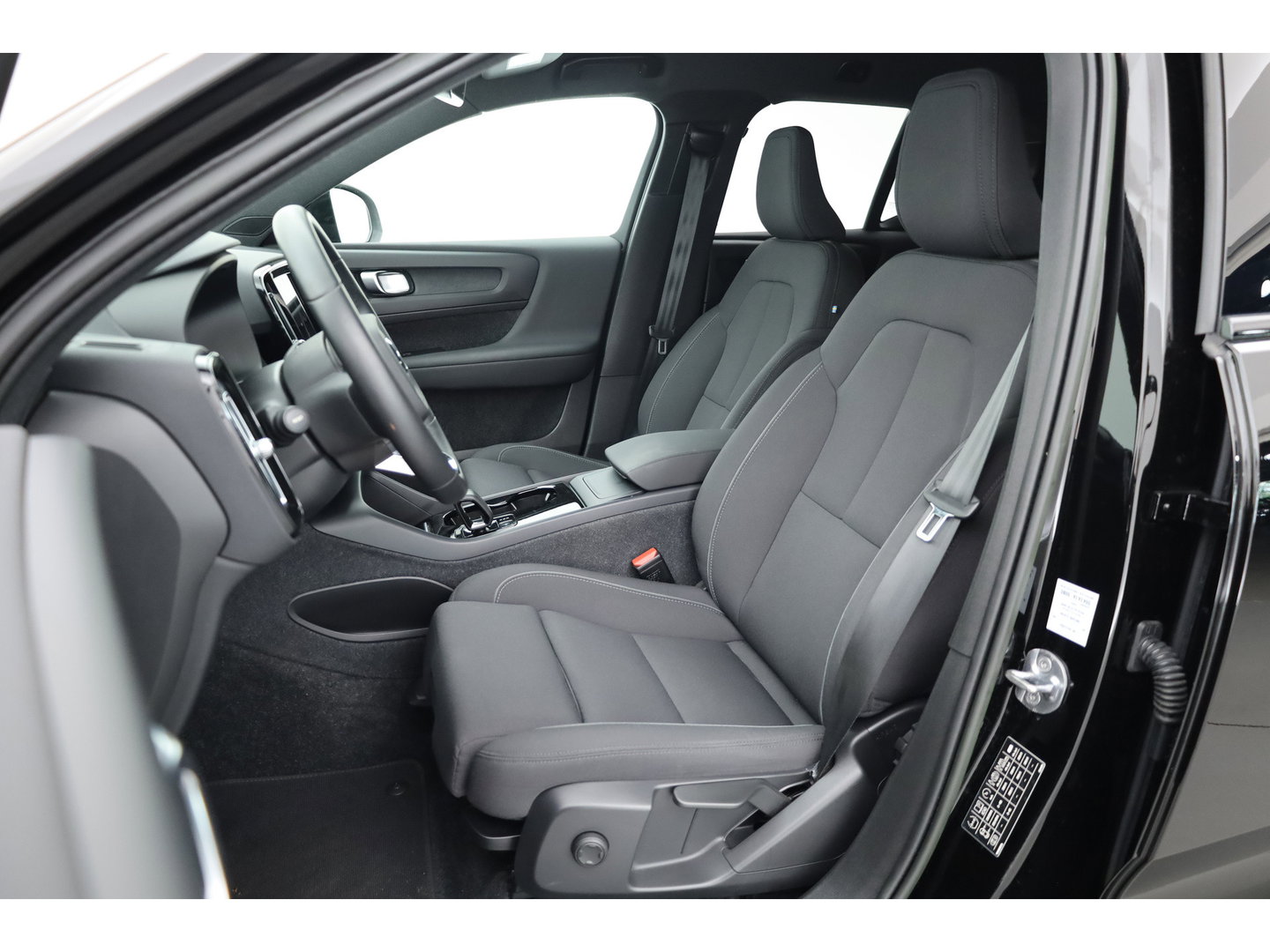 Volvo XC40 Recharge Core 70 kWh | SOH 94% | Warmte pomp | Camera | Stoel + Stuurverw. | Google |