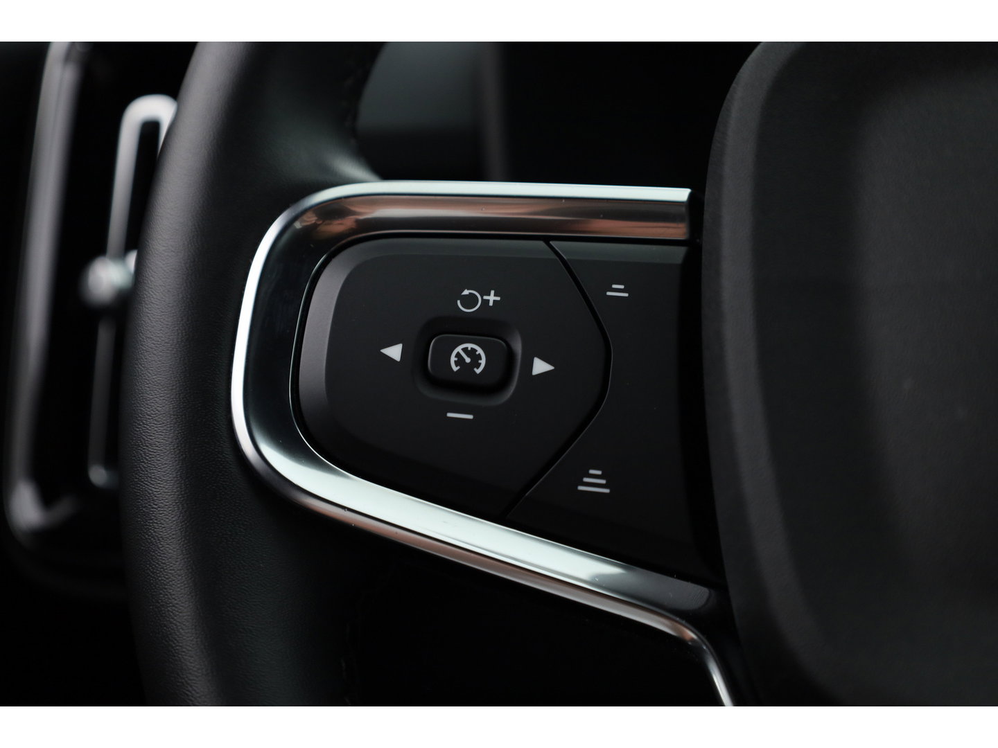 Volvo XC40 Recharge Core 70 kWh | SOH 94% | Warmte pomp | Camera | Stoel + Stuurverw. | Google |
