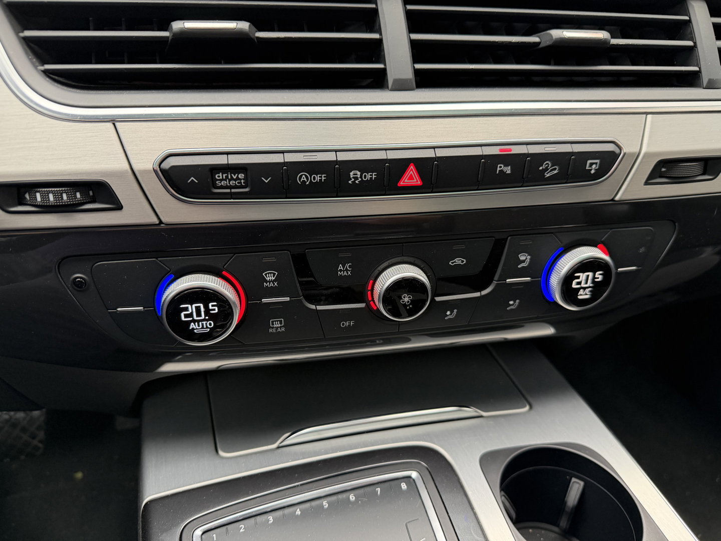 Audi Q7 3.0 TDI V6 272pk automaat quattro / 2 persoons / grijs kenteken / S-Line / euro 6 / vaste prijs rijklaar € 25.950 ex btw / cruise en climate control / leer alcantara