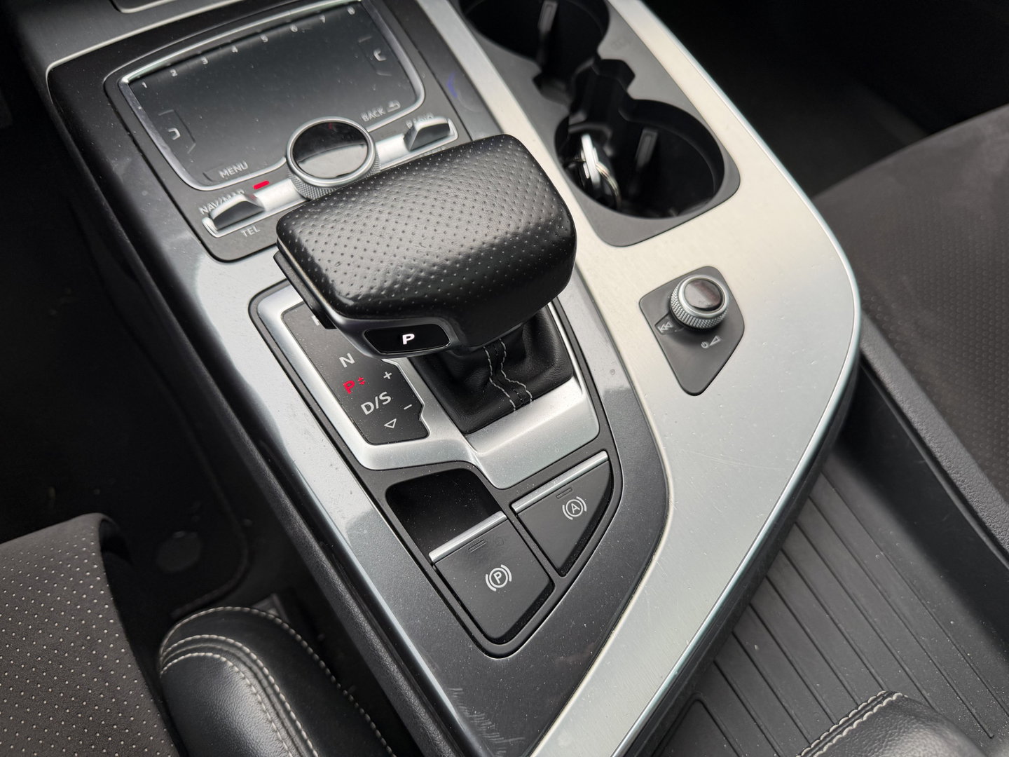 Audi Q7 3.0 TDI V6 272pk automaat quattro / 2 persoons / grijs kenteken / S-Line / euro 6 / vaste prijs rijklaar € 25.950 ex btw / cruise en climate control / leer alcantara