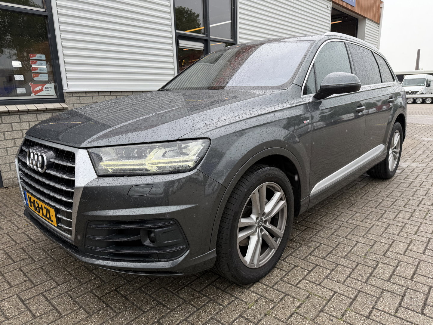 Audi Q7 3.0 TDI V6 272pk automaat quattro / 2 persoons / grijs kenteken / S-Line / euro 6 / vaste prijs rijklaar € 25.950 ex btw / cruise en climate control / leer alcantara