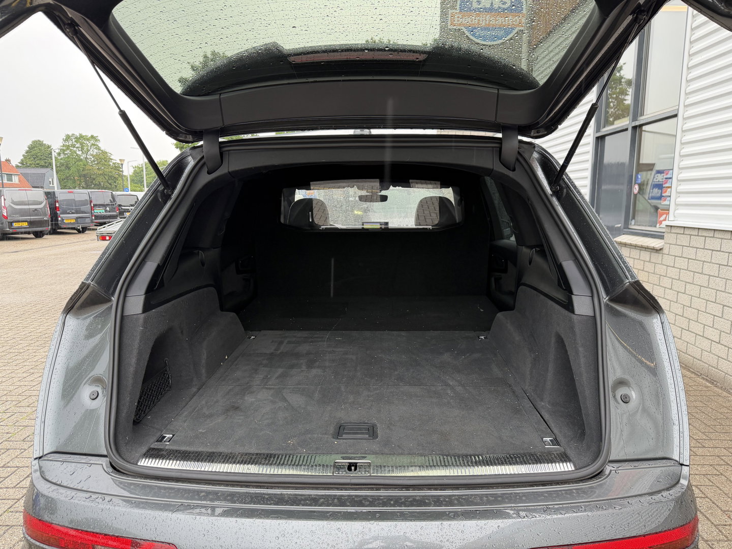 Audi Q7 3.0 TDI V6 272pk automaat quattro / 2 persoons / grijs kenteken / S-Line / euro 6 / vaste prijs rijklaar € 25.950 ex btw / cruise en climate control / leer alcantara