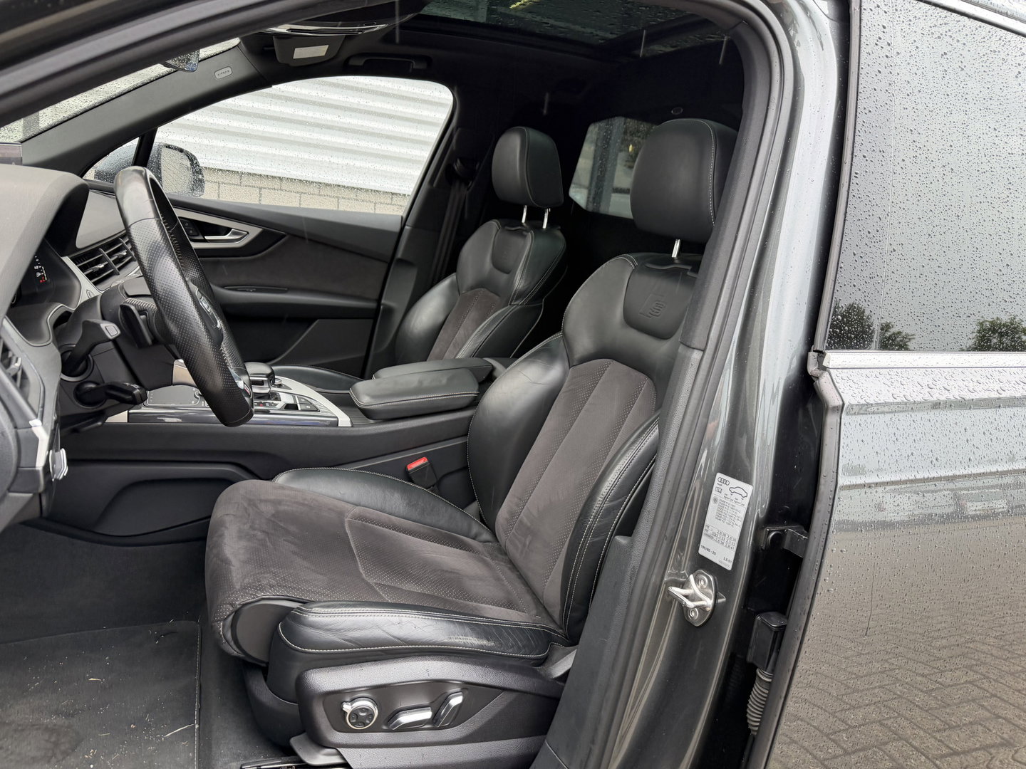 Audi Q7 3.0 TDI V6 272pk automaat quattro / 2 persoons / grijs kenteken / S-Line / euro 6 / vaste prijs rijklaar € 25.950 ex btw / cruise en climate control / leer alcantara