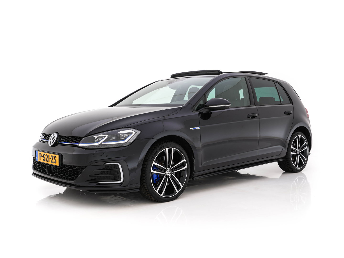 Volkswagen Golf 1.4 TSI PHEV GTE (Plug-in) (INCL-BTW) Aut. *PANO | ADAPTIVE-CRUISE | FULL-LED | DIGI-COCKPIT | BLINDSPOT | HEATED-SPORTSEATS | KEYLESS | NAVI-FULLMAP | AMBIENTLIGHT | SHIFTPADDLES | PRIVACY-GLASS | ECC | PDC | 18''ALU*