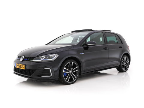 Volkswagen Golf 1.4 TSI PHEV GTE (Plug-in) (INCL-BTW) Aut. *PANO | ADAPTIVE-CRUISE | FULL-LED | DIGI-COCKPIT | BLINDSPOT | HEATED-SPORTSEATS | KEYLESS | NAVI-FULLMAP | AMBIENTLIGHT | SHIFTPADDLES | PRIVACY-GLASS | ECC | PDC | 18''ALU*