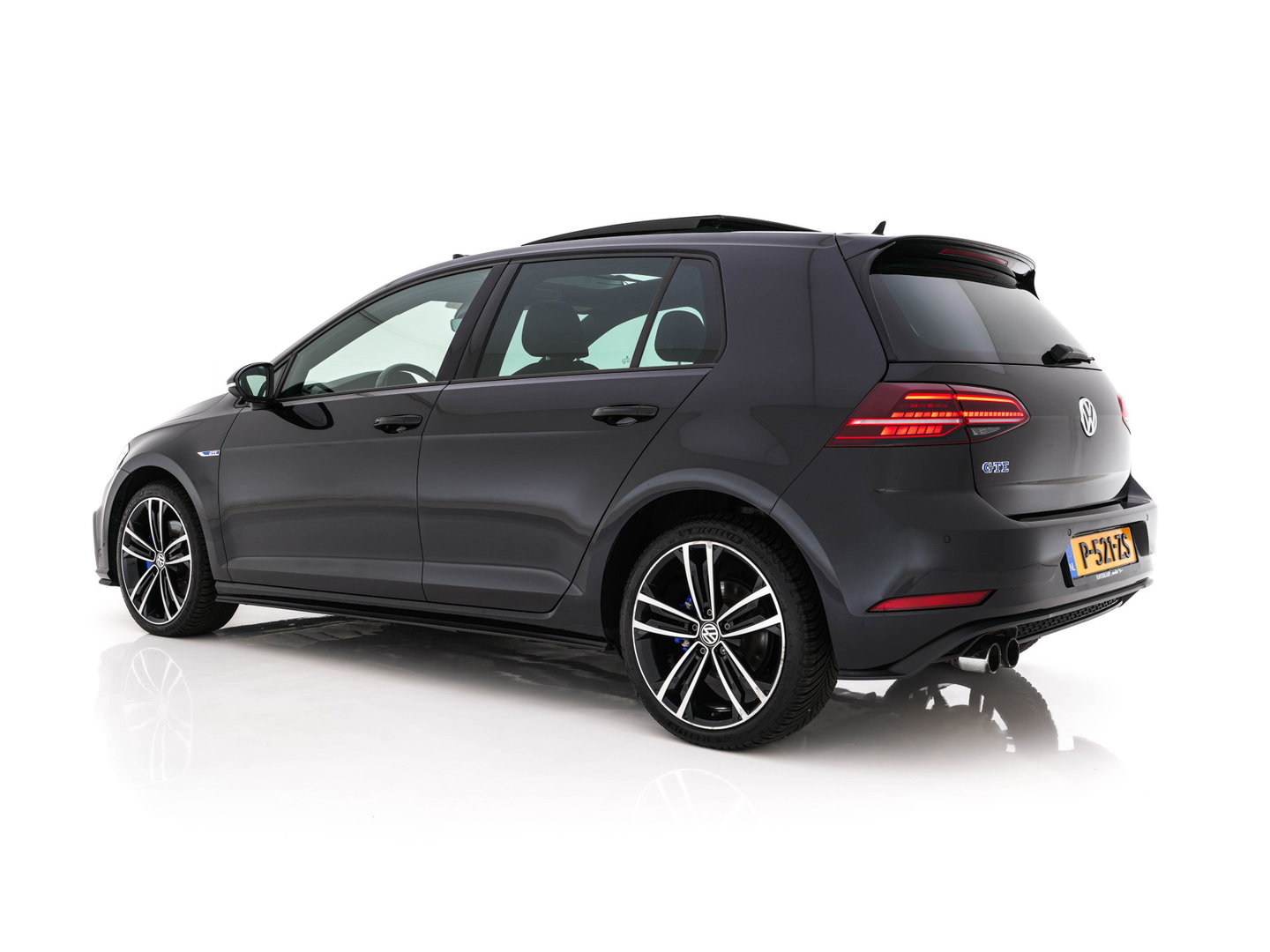 Volkswagen Golf 1.4 TSI PHEV GTE (Plug-in) (INCL-BTW) Aut. *PANO | ADAPTIVE-CRUISE | FULL-LED | DIGI-COCKPIT | BLINDSPOT | HEATED-SPORTSEATS | KEYLESS | NAVI-FULLMAP | AMBIENTLIGHT | SHIFTPADDLES | PRIVACY-GLASS | ECC | PDC | 18''ALU*