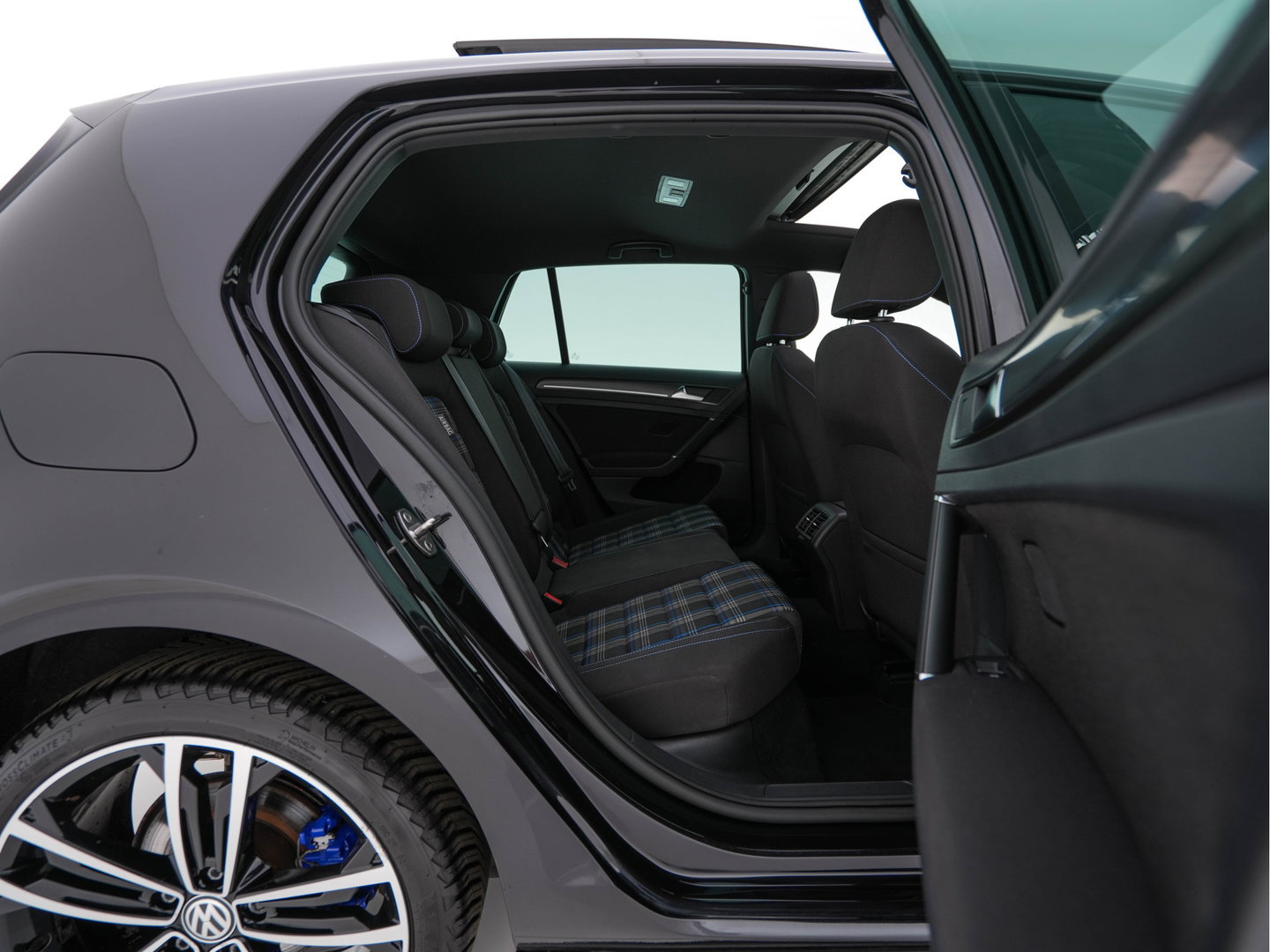 Volkswagen Golf 1.4 TSI PHEV GTE (Plug-in) (INCL-BTW) Aut. *PANO | ADAPTIVE-CRUISE | FULL-LED | DIGI-COCKPIT | BLINDSPOT | HEATED-SPORTSEATS | KEYLESS | NAVI-FULLMAP | AMBIENTLIGHT | SHIFTPADDLES | PRIVACY-GLASS | ECC | PDC | 18''ALU*